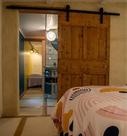 La Roseraie-drôme Couette-café 3*