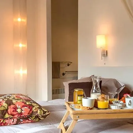 La Roseraie-drôme Couette-café 3*