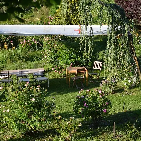 La Roseraie-drôme Couette-café 3*